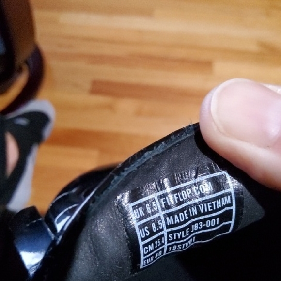 Fitflop Black Patent Leather Kiltie J83-001 - Picture 3 of 5